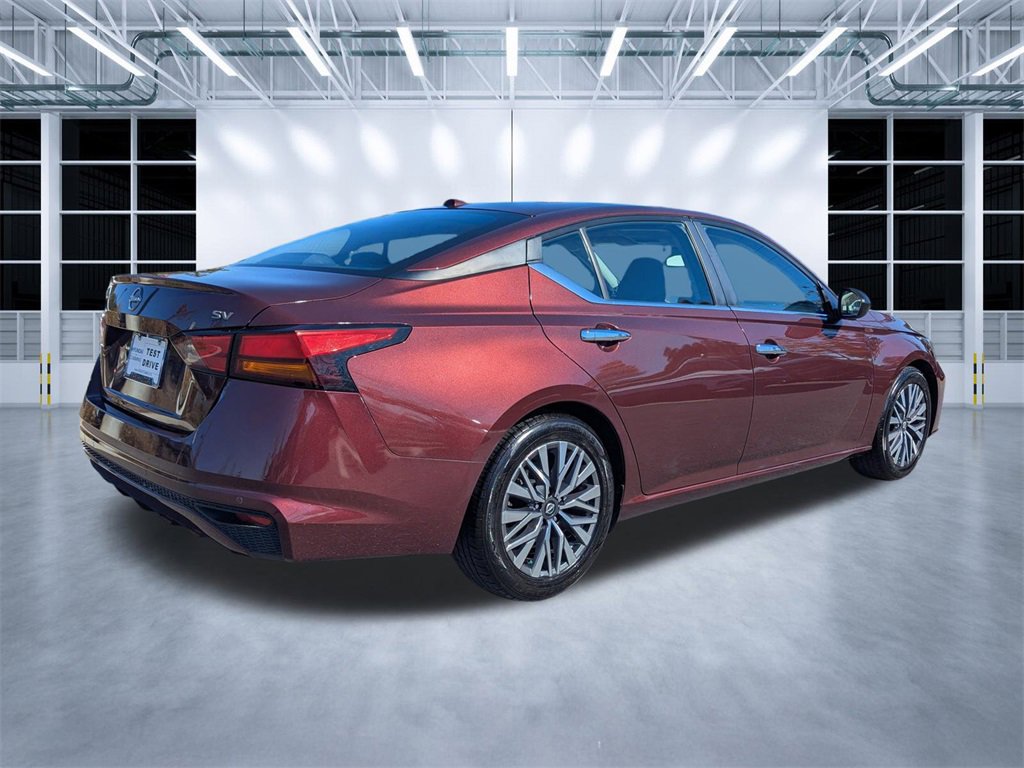Used 2024 Nissan Altima 2.5 SV image 3