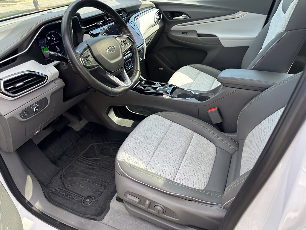 Used 2023 Chevrolet Bolt EUV Premier w/ Sun & Sound Package FWD image 9