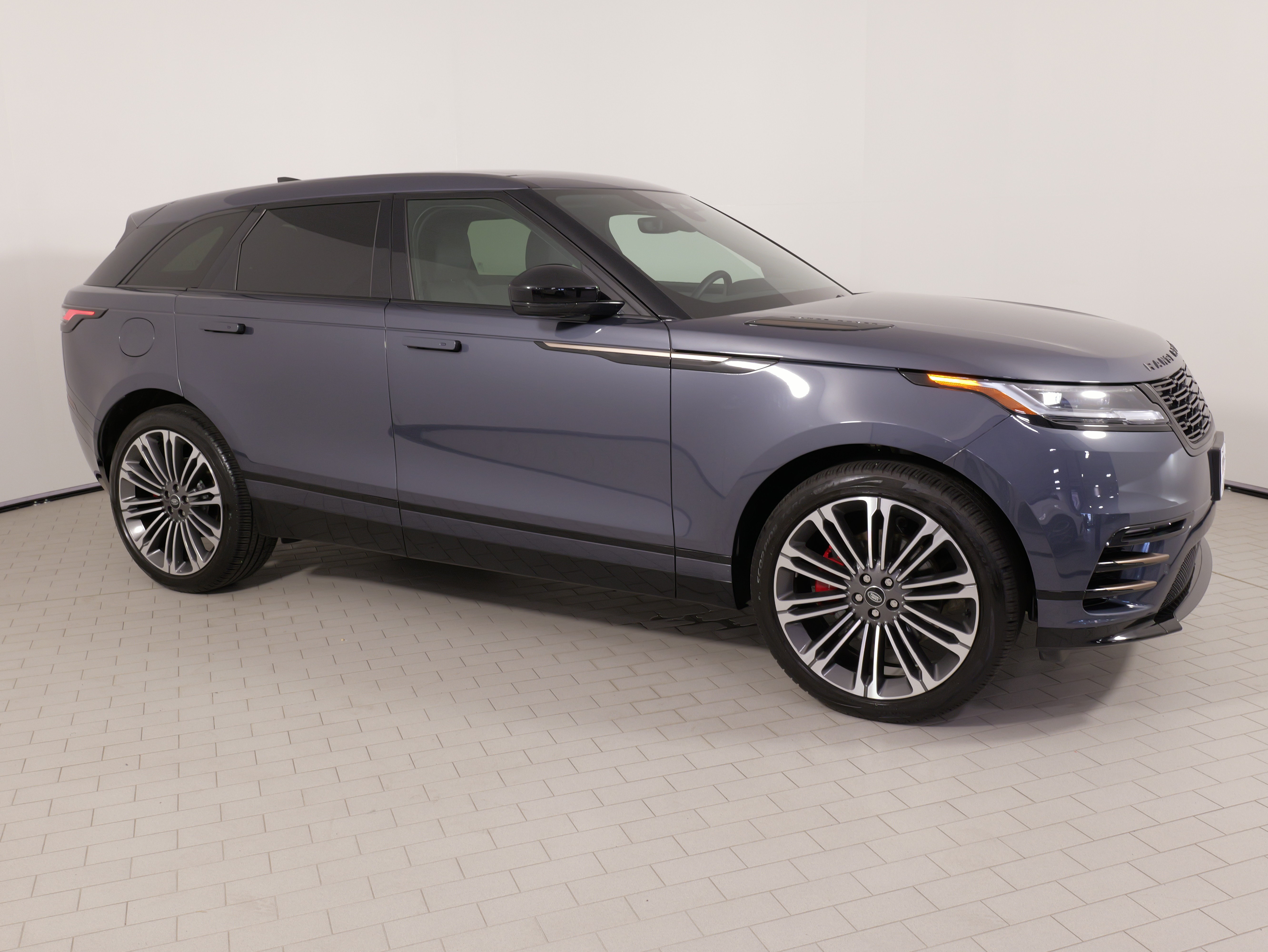 Used 2024 Land Rover Range Rover Velar Dynamic SE AWD/4WD image 9