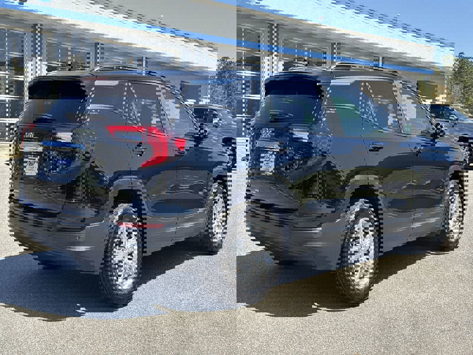 Certified 2024 GMC Terrain SLE w/ Driver Convenience Package image 10