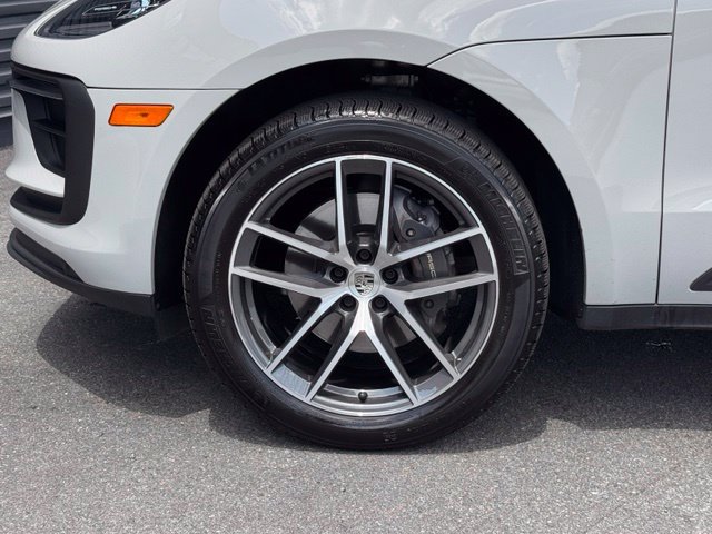 Certified 2022 Porsche Macan AWD/4WD image 11