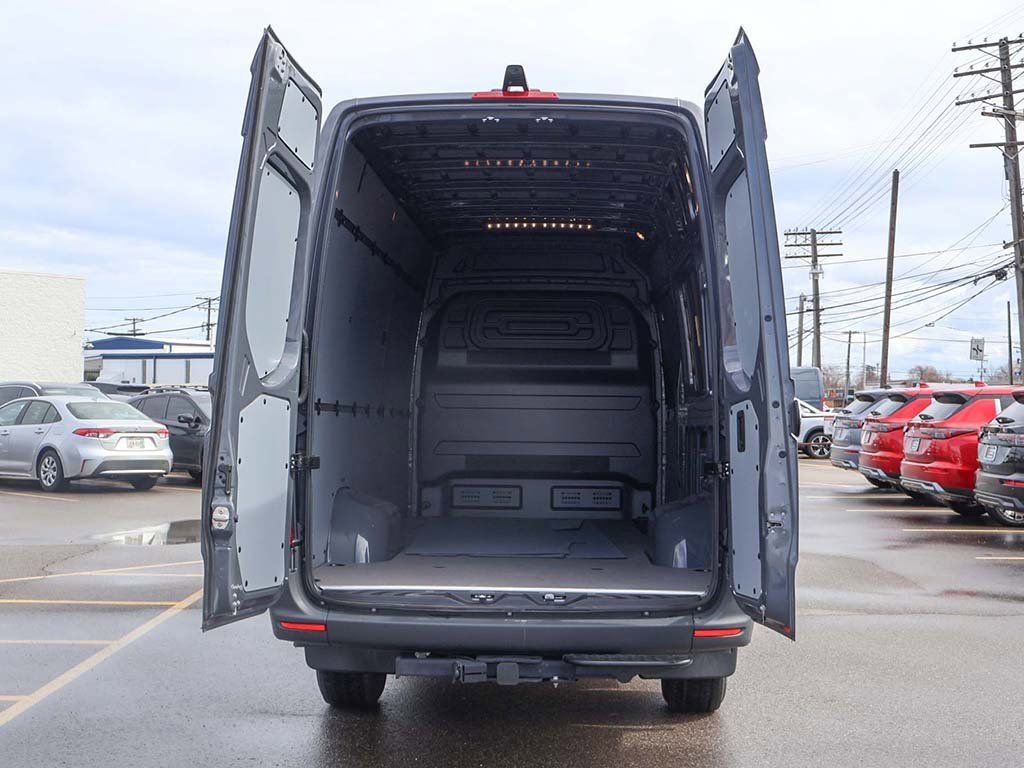 Used 2025 Mercedes-Benz Sprinter 3500 image 14