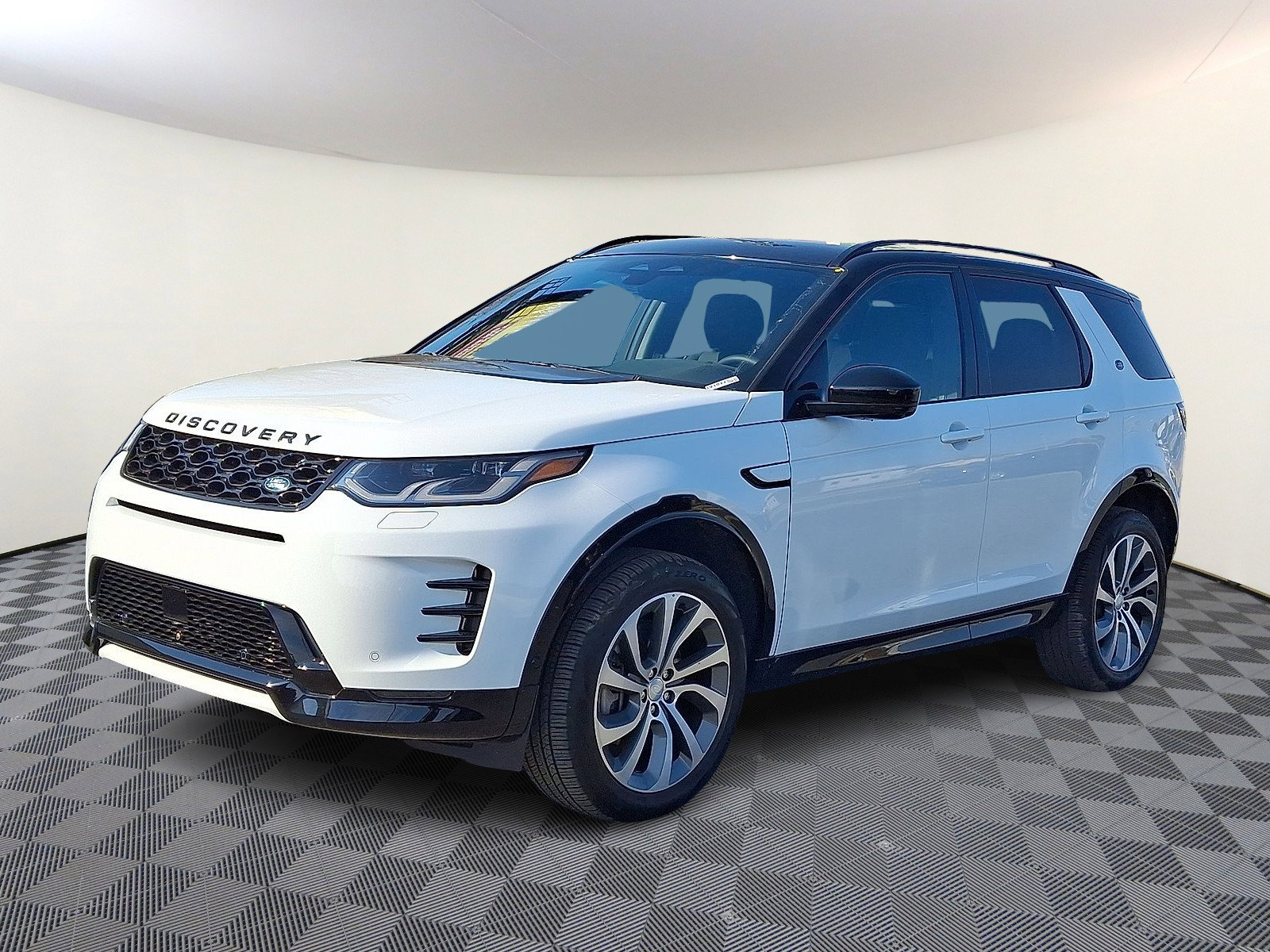 Used 2025 Land Rover Discovery Sport Dynamic SE image 1