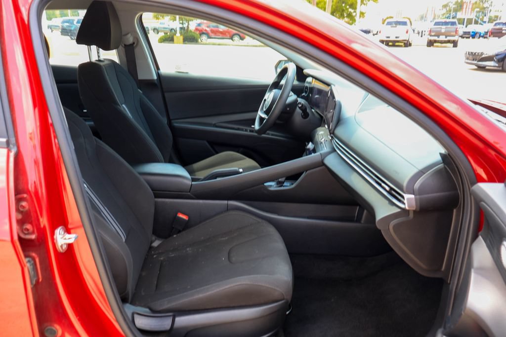 Used 2024 Hyundai Elantra SEL FWD image 8