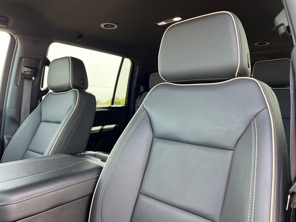 Used 2025 Chevrolet Suburban Premier AWD/4WD image 15