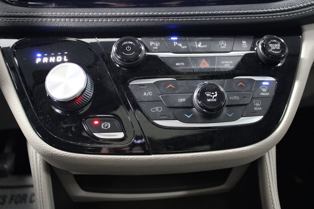 Used 2022 Chrysler Pacifica Limited image 48