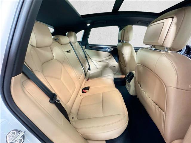 Certified 2026 Porsche Macan AWD/4WD image 24