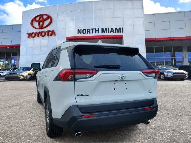 Used 2025 Toyota RAV4 XLE AWD/4WD image 3
