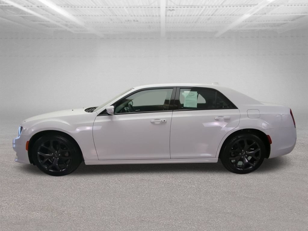 Used 2022 Chrysler 300 Touring L RWD image 4