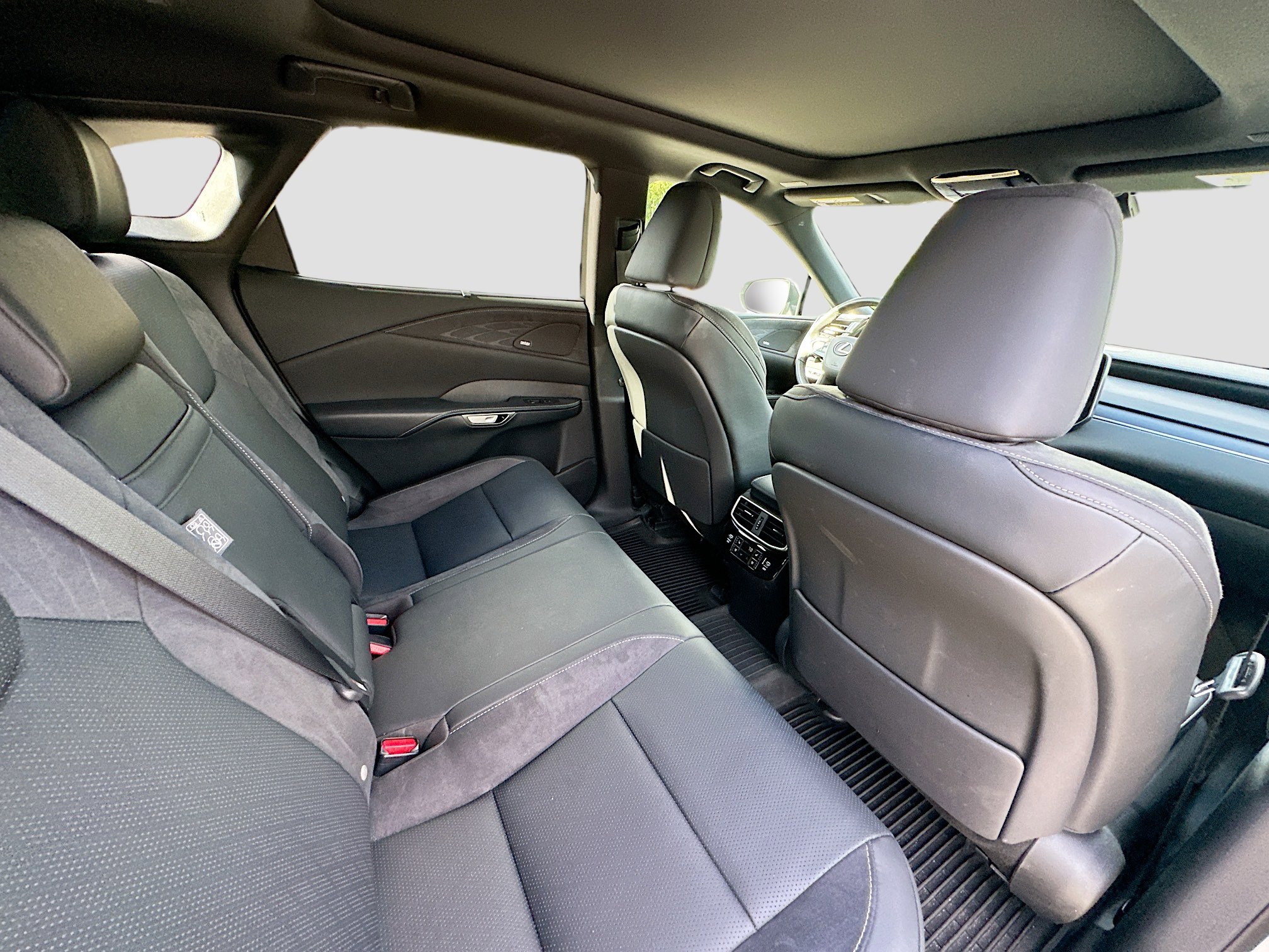 Used 2024 Lexus RX 350 w/ Luxury Package image 31