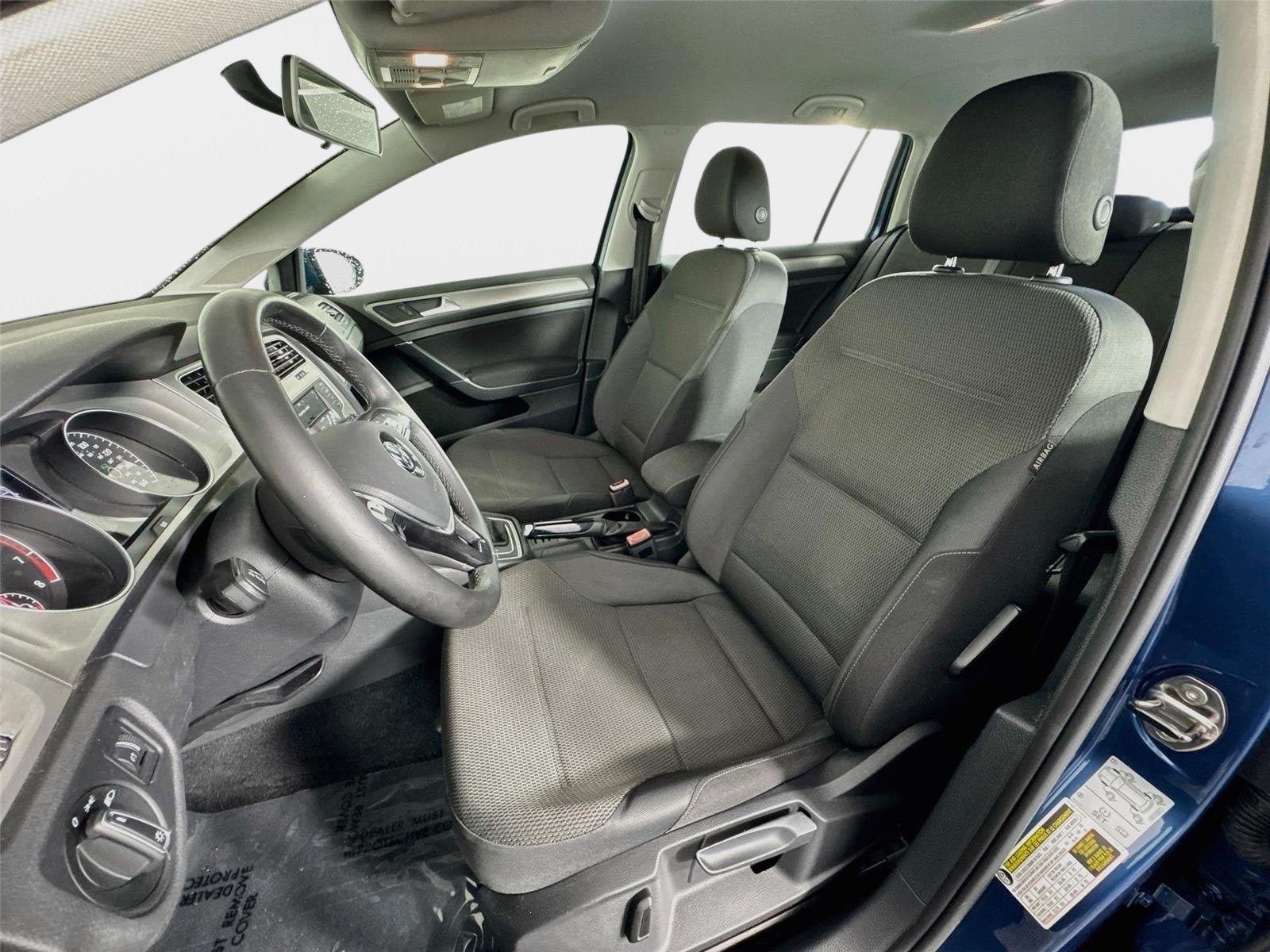 Used 2017 Volkswagen Golf S FWD image 11