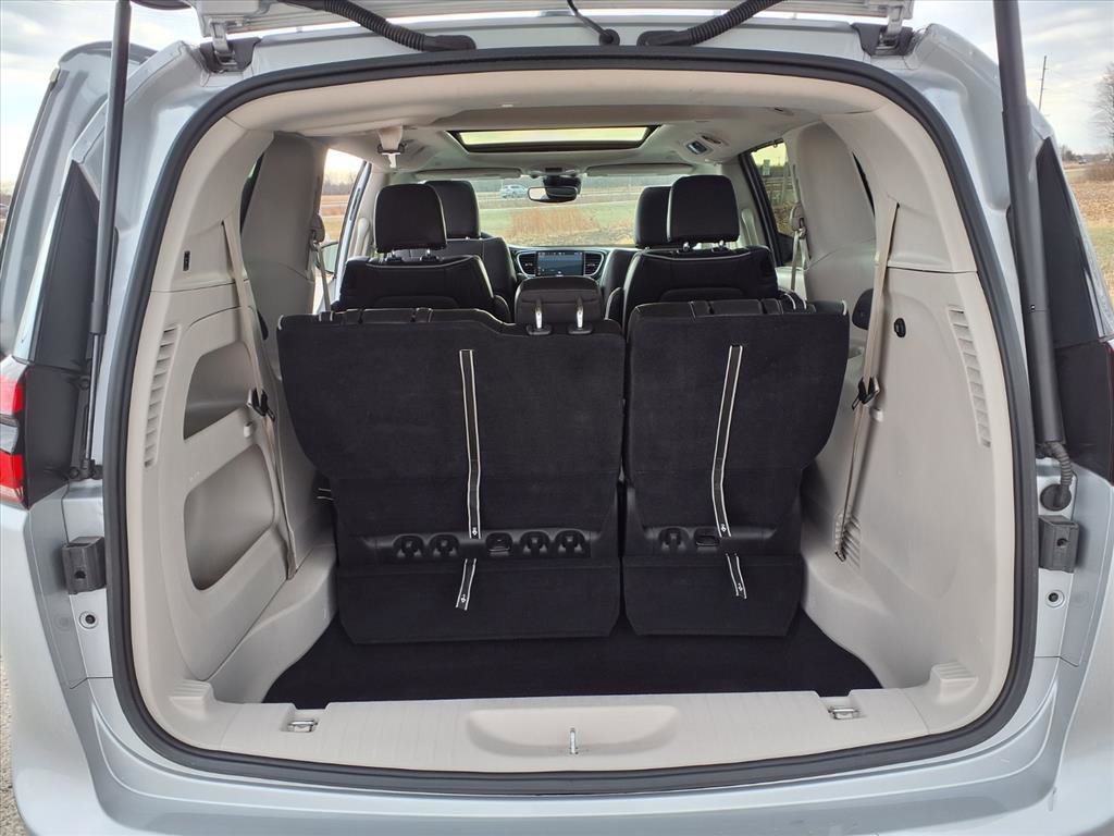Used 2024 Chrysler Pacifica Limited image 29