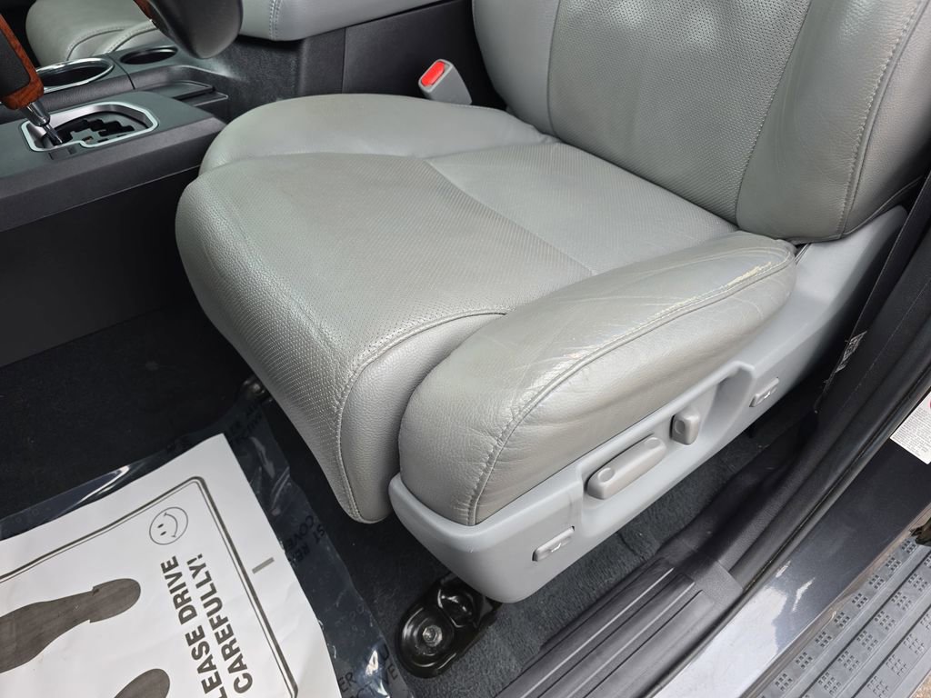 Used 2019 Toyota Sequoia Platinum image 34