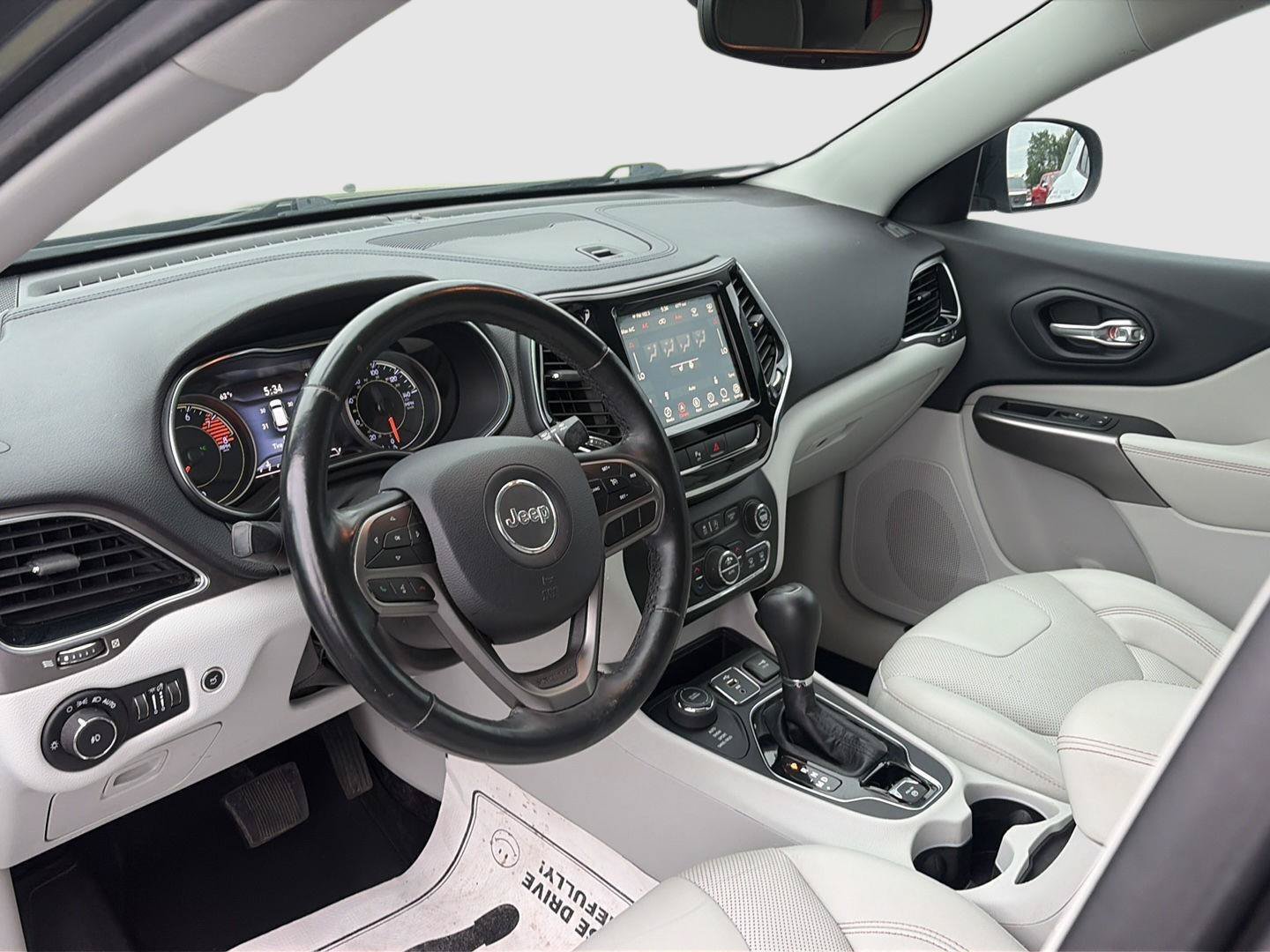 Used 2019 Jeep Cherokee Limited AWD/4WD image 9