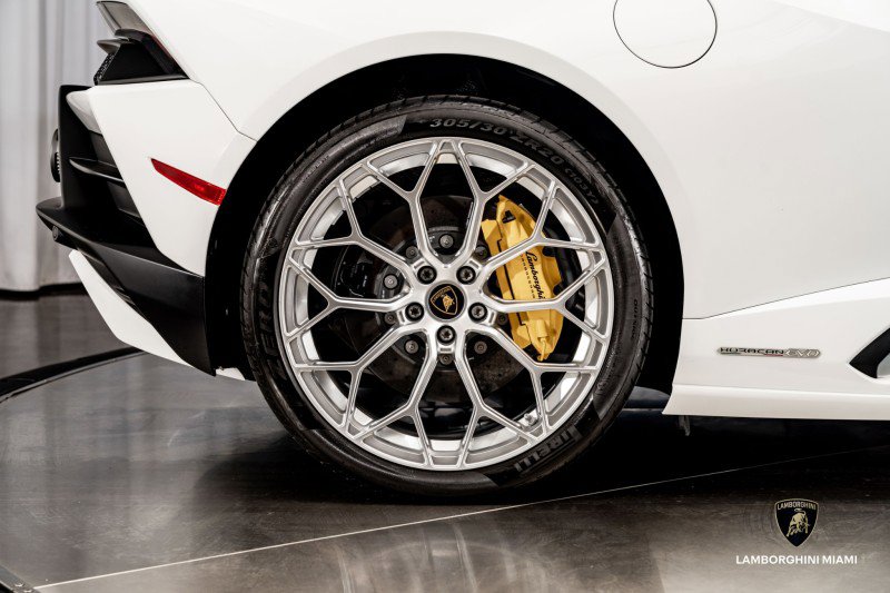 Used 2024 Lamborghini Huracan EVO image 27