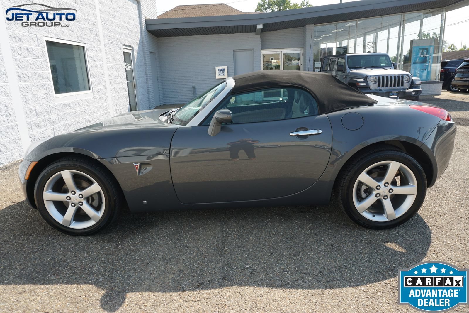 Used 2008 Pontiac Solstice Convertible w/ Premium Package RWD image 13
