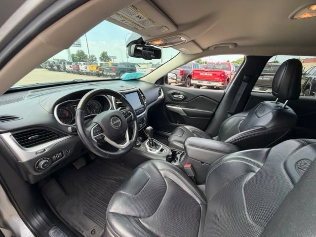 Used 2016 Jeep Cherokee Overland AWD/4WD image 14