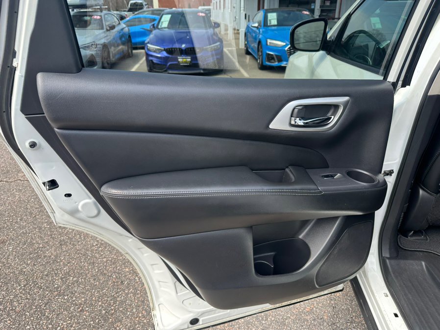 Used 2016 Nissan Pathfinder Platinum image 17