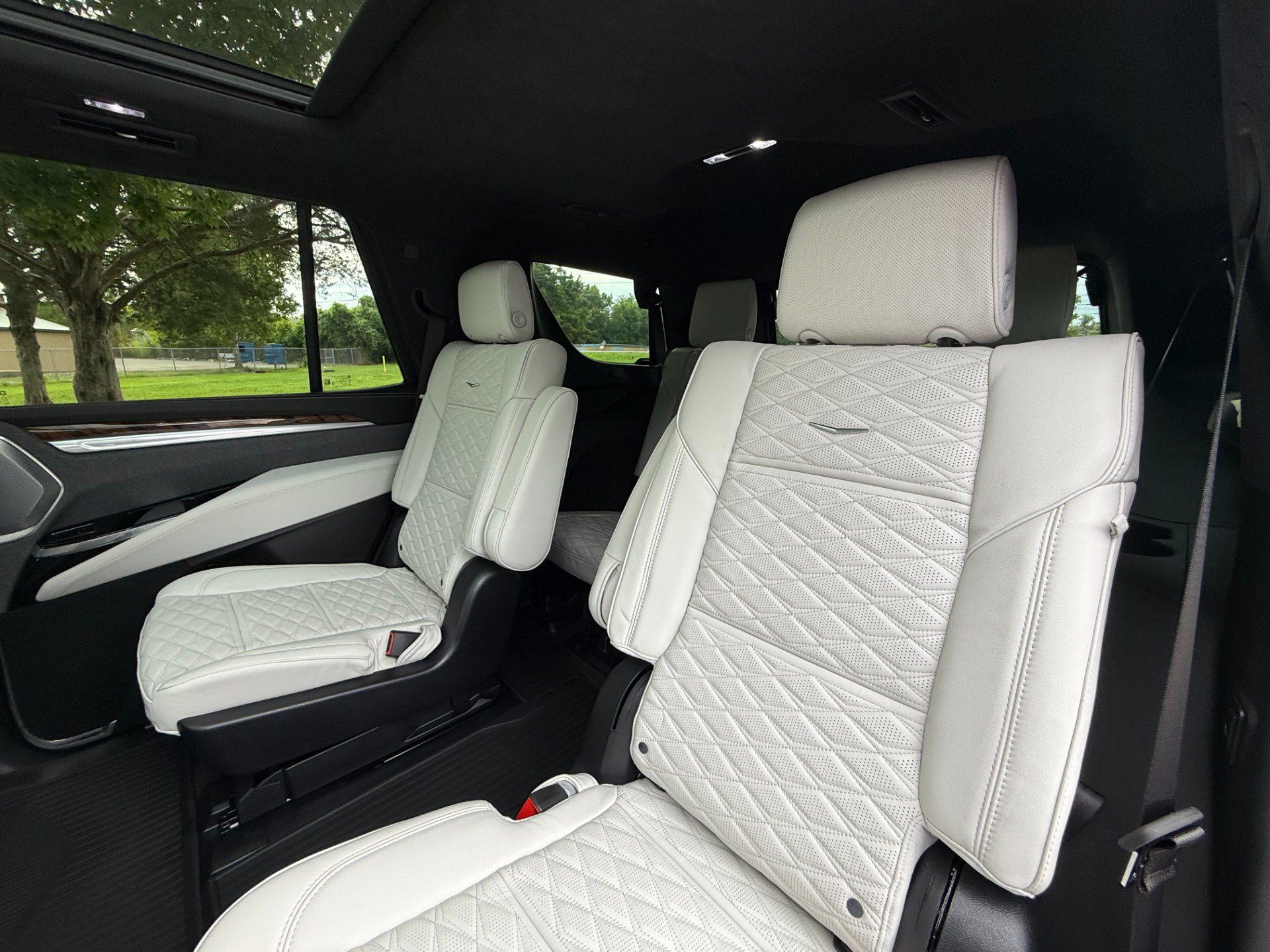 Used 2025 Cadillac Escalade Sport Platinum w/ LPO, Floor Liner Package AWD/4WD image 26
