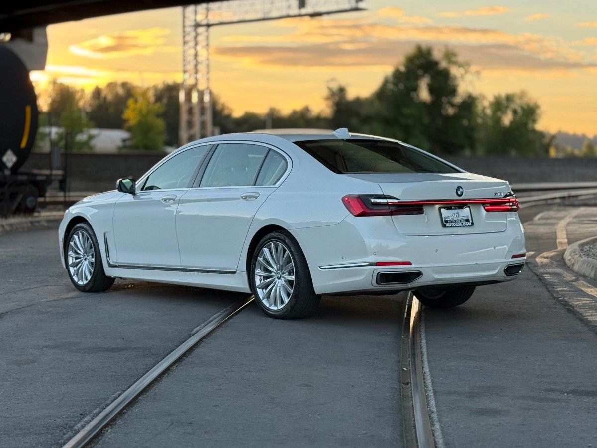 Used 2022 BMW 740i RWD image 5