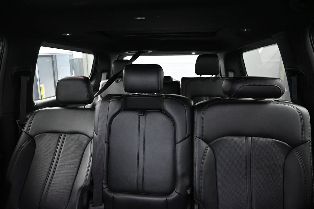 Used 2023 Jeep Wagoneer Series II RWD image 16