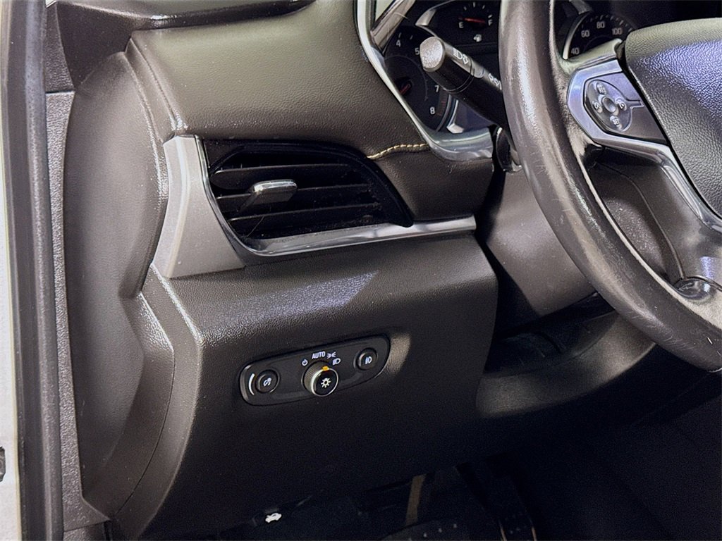 Used 2020 Chevrolet Traverse LT image 8