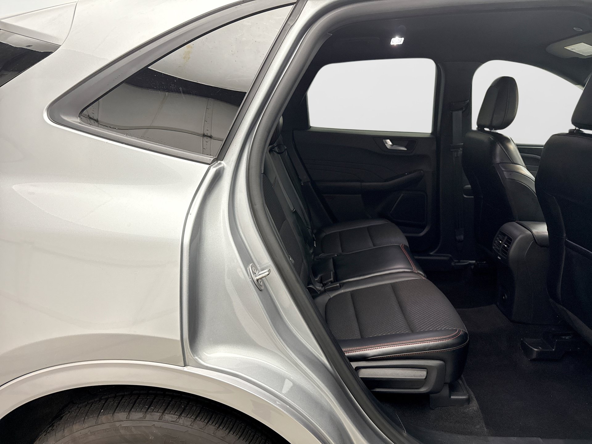 Used 2024 Ford Escape ST-Line w/ Tech Pack #1 AWD/4WD image 18