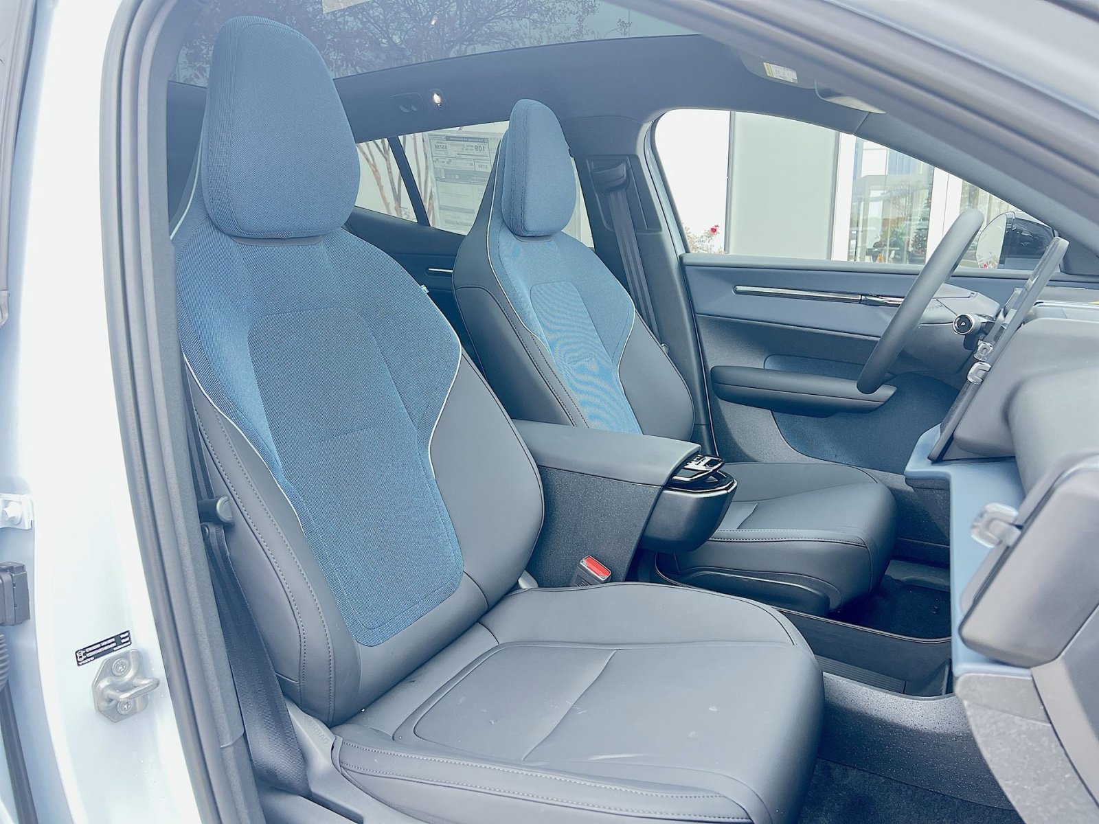 New 2025 Volvo EX30 Ultra w/ Protection Package Premier image 26