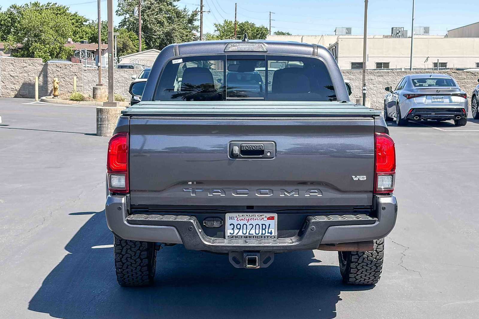 Used 2018 Toyota Tacoma TRD Sport w/ Technology Package image 3