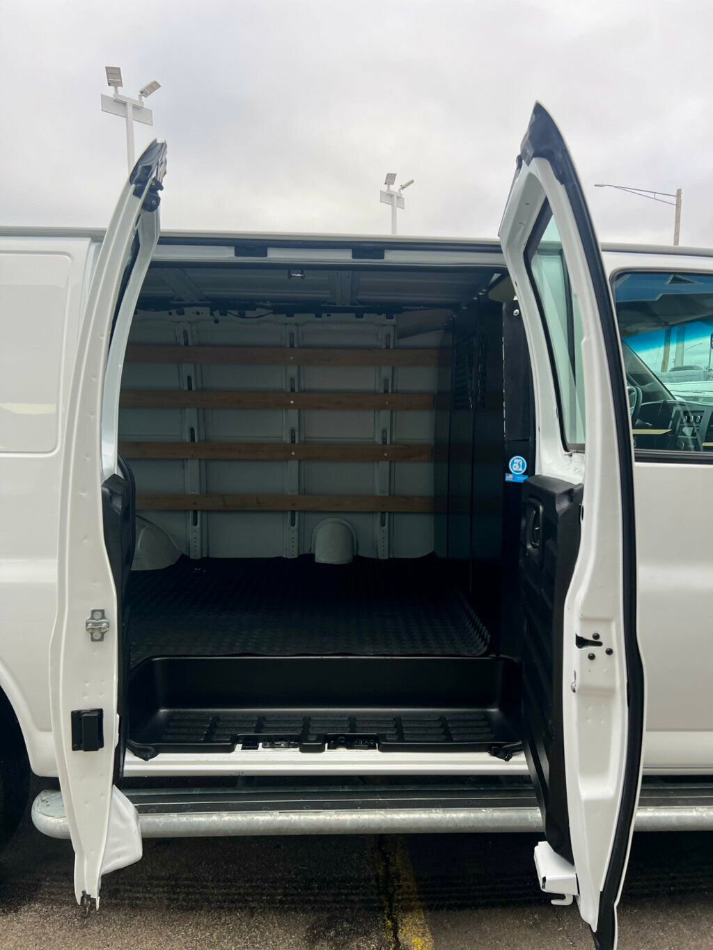 Used 2024 GMC Savana 2500 RWD 2500 135 w/ Driver Convenience Package image 10