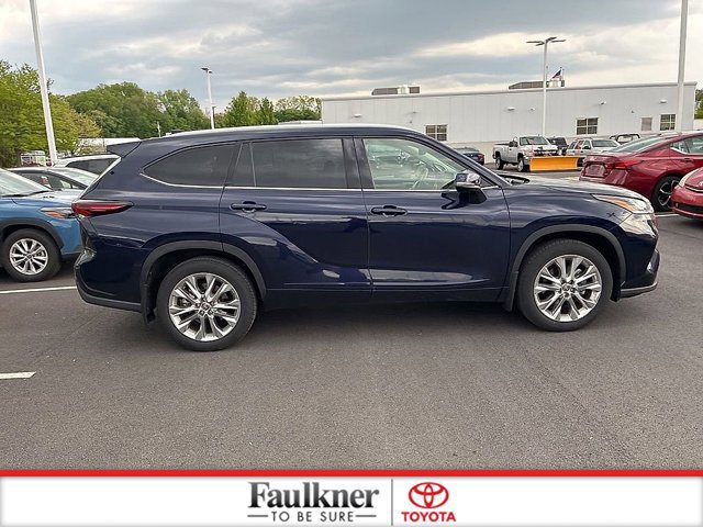 Certified 2025 Toyota Highlander Limited AWD/4WD image 6