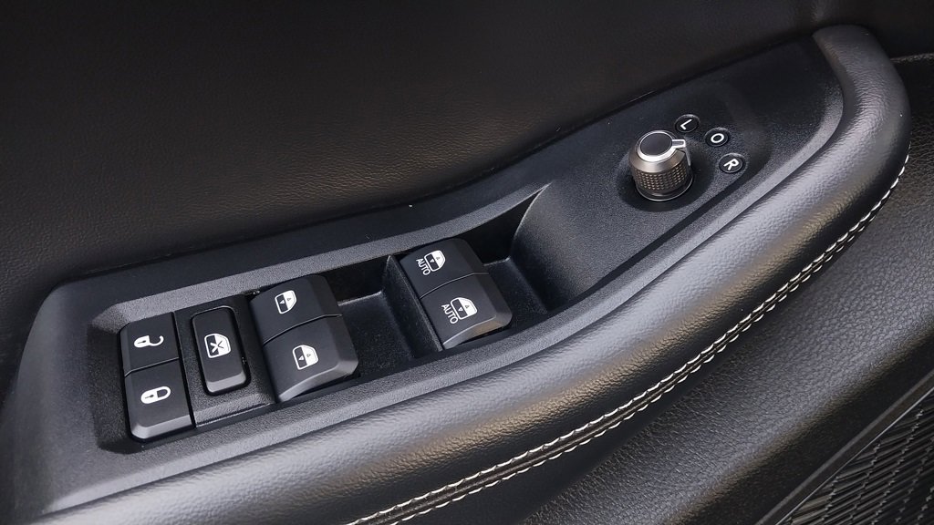 Certified 2023 Jeep Grand Cherokee Laredo image 30