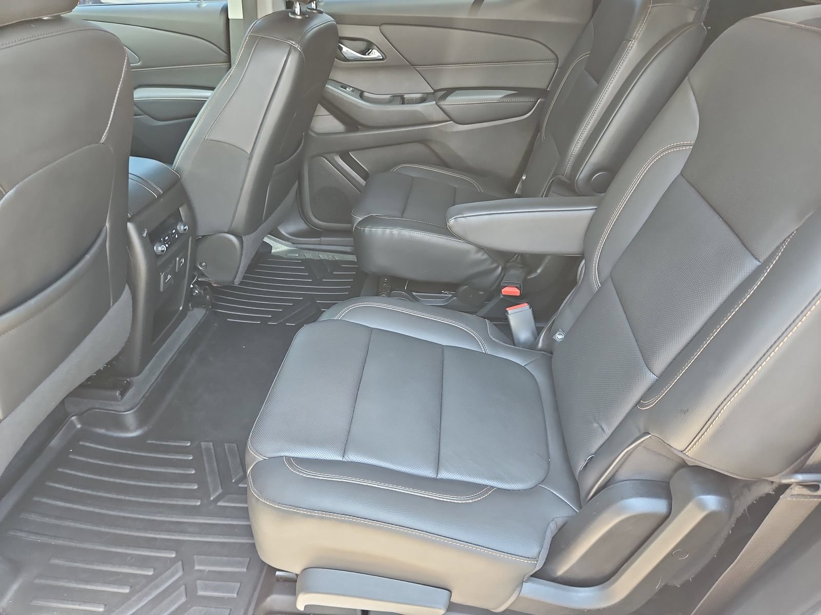 Used 2021 Chevrolet Traverse Premier w/ Redline Edition AWD/4WD image 18