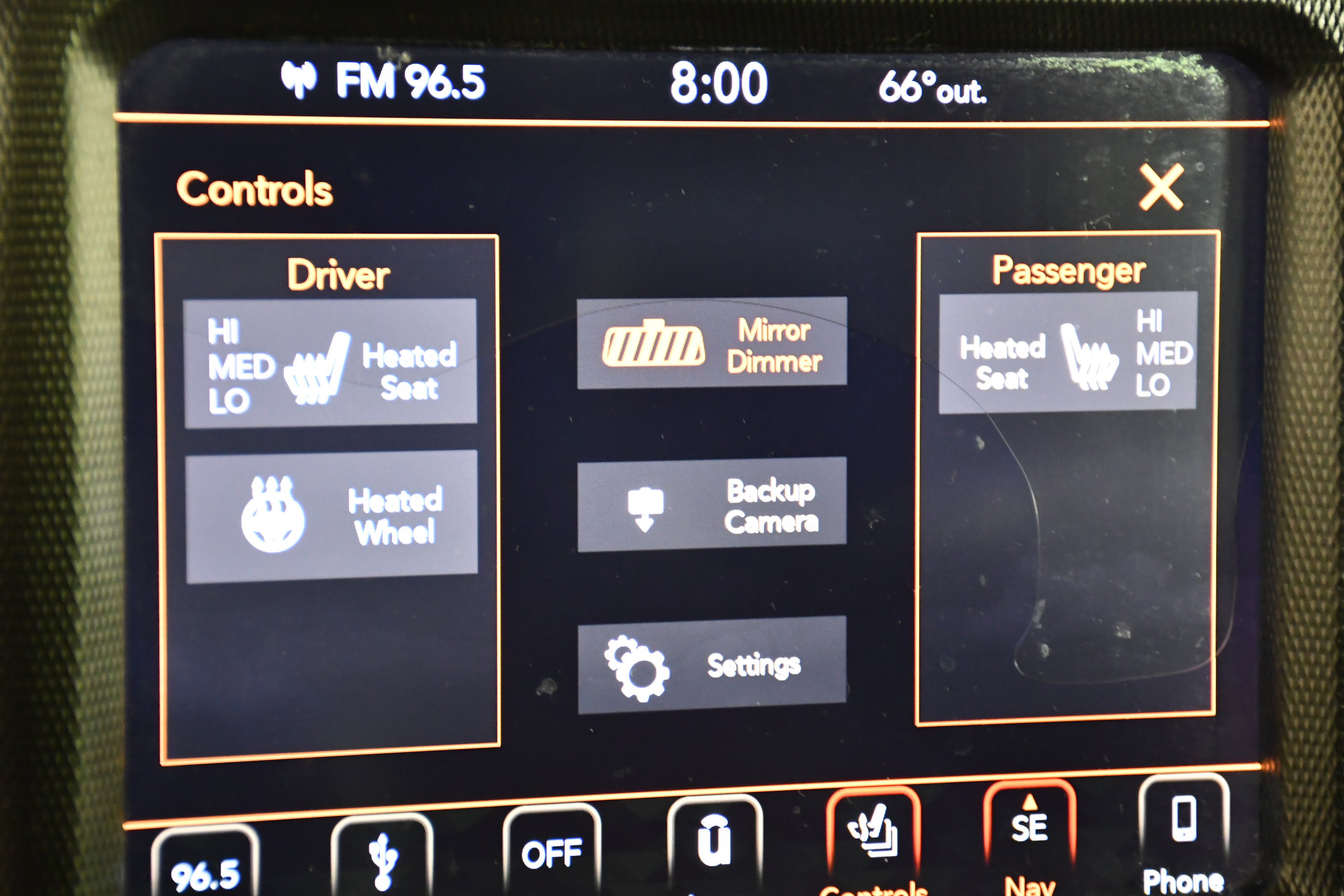 Used 2018 Jeep Wrangler Unlimited Sahara w/ Uconnect 4C Nav & Sound Group image 28