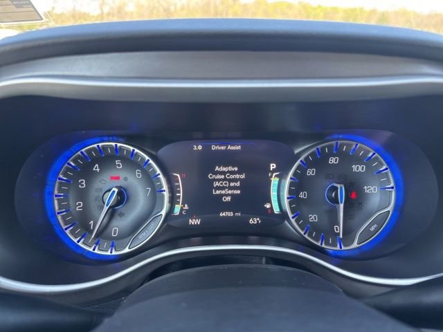 Used 2024 Chrysler Pacifica Touring-L image 13
