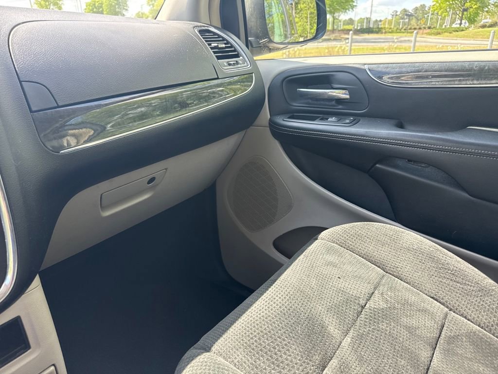 Used 2012 Chrysler Town & Country Touring image 23