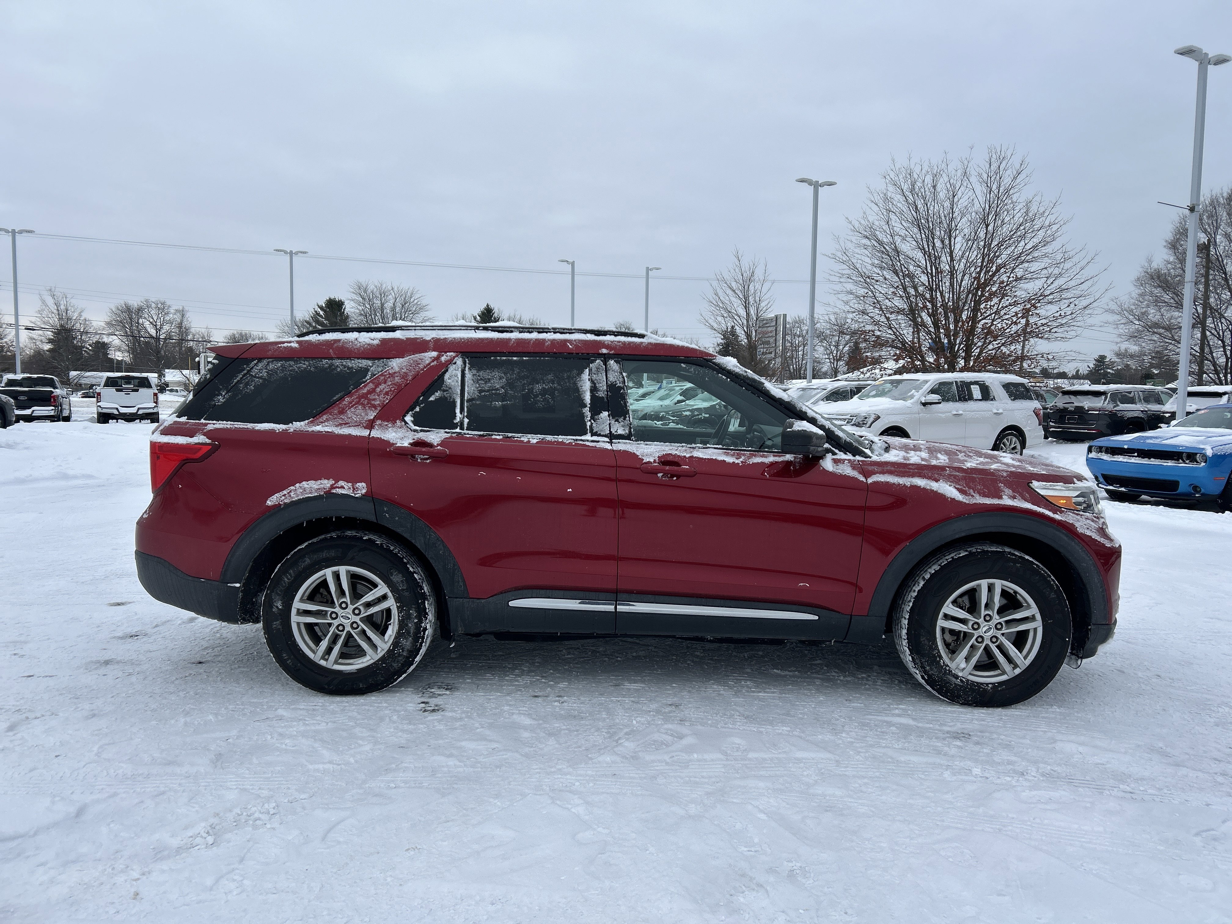 Used 2020 Ford Explorer XLT w/ Equipment Group 202A image 3