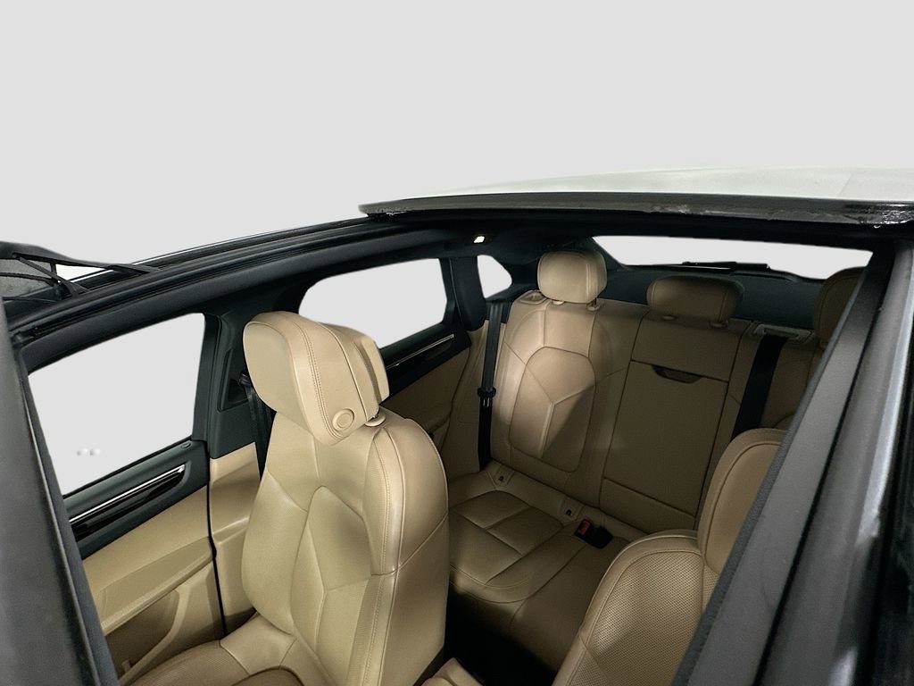 Certified 2023 Porsche Macan image 14