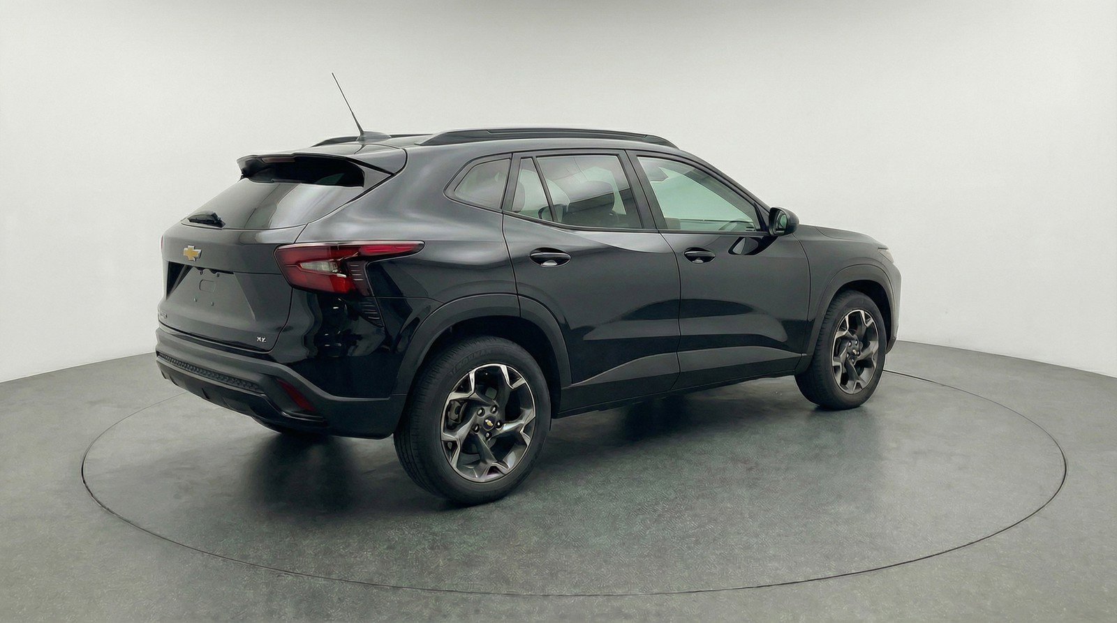Used 2025 Chevrolet Trax LT FWD image 9
