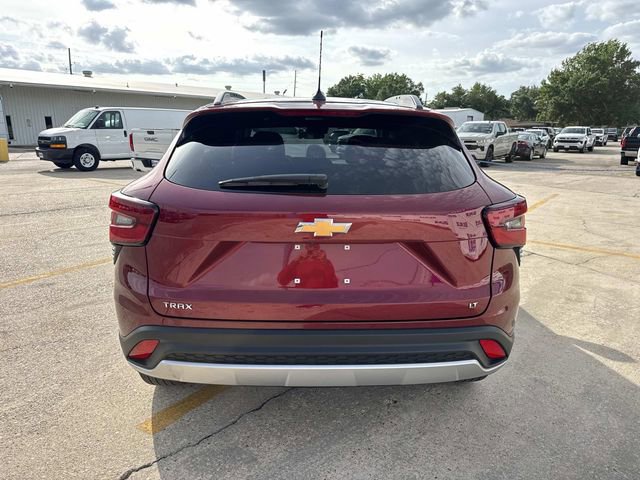 Used 2025 Chevrolet Trax LT w/ LT Convenience Package FWD image 13