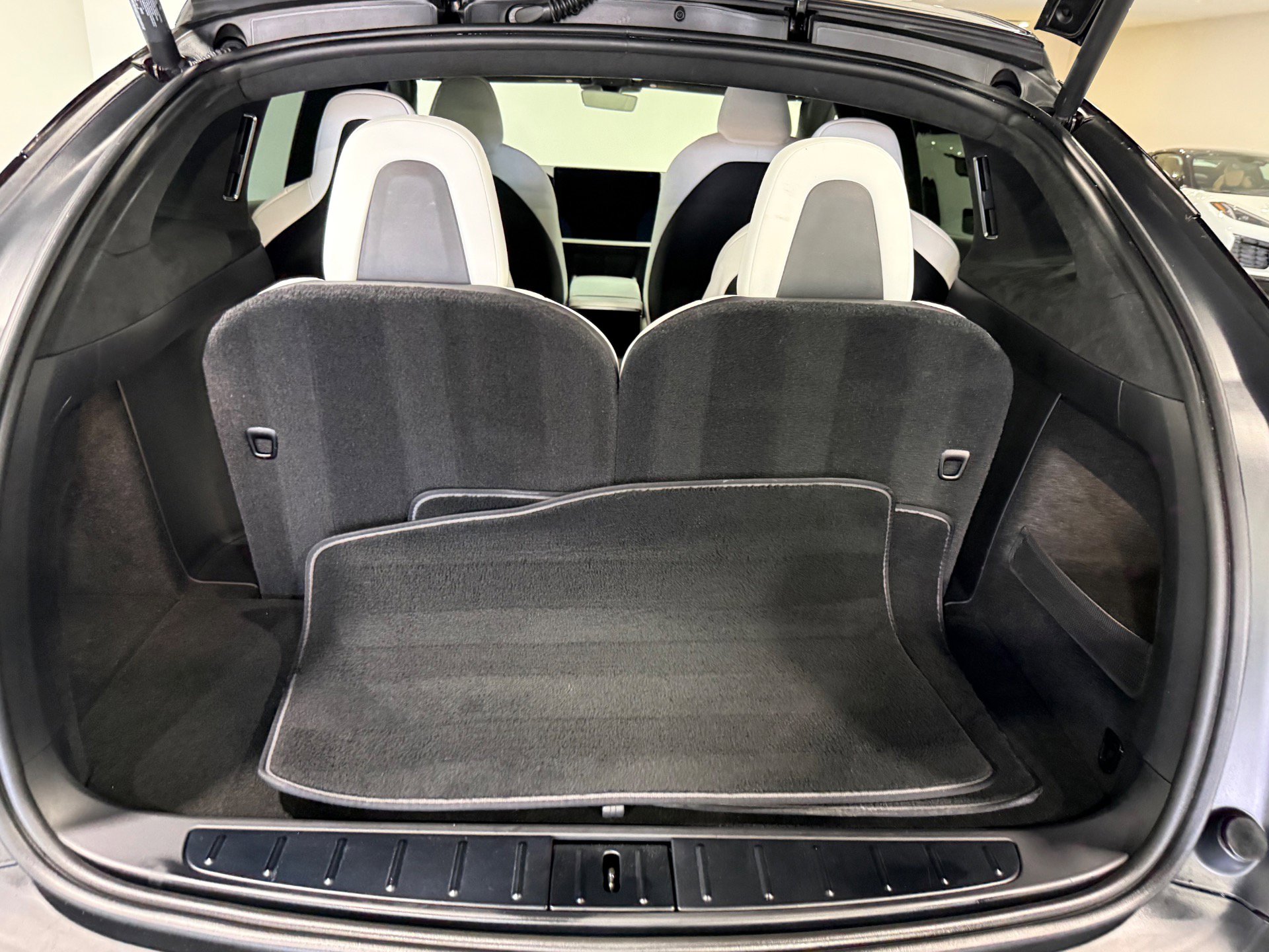 Used 2022 Tesla Model X Plaid image 24