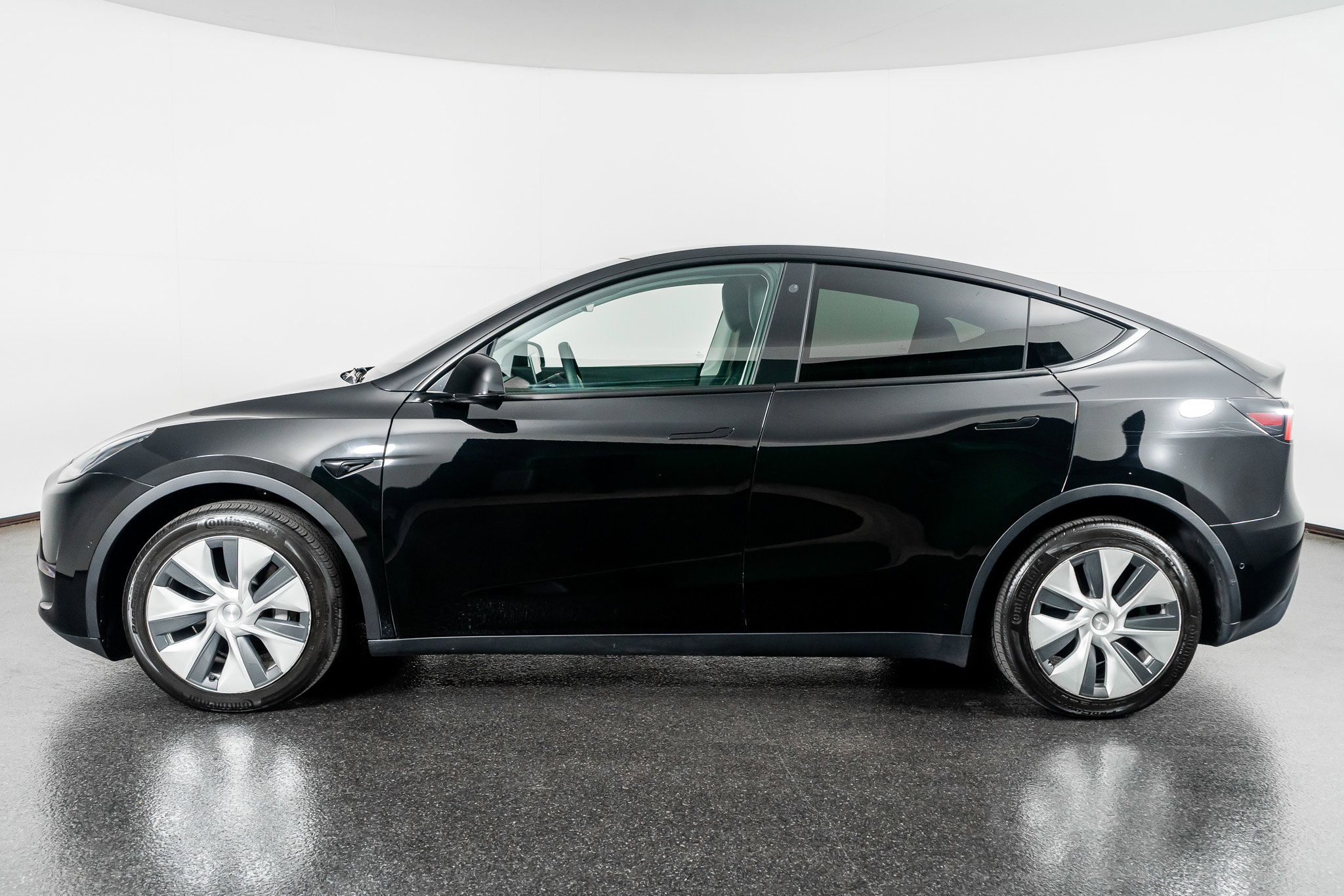 Used 2022 Tesla Model Y Long Range image 16