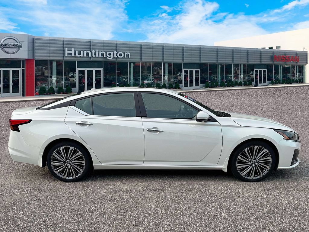 Certified 2025 Nissan Altima 2.5 SL FWD image 9