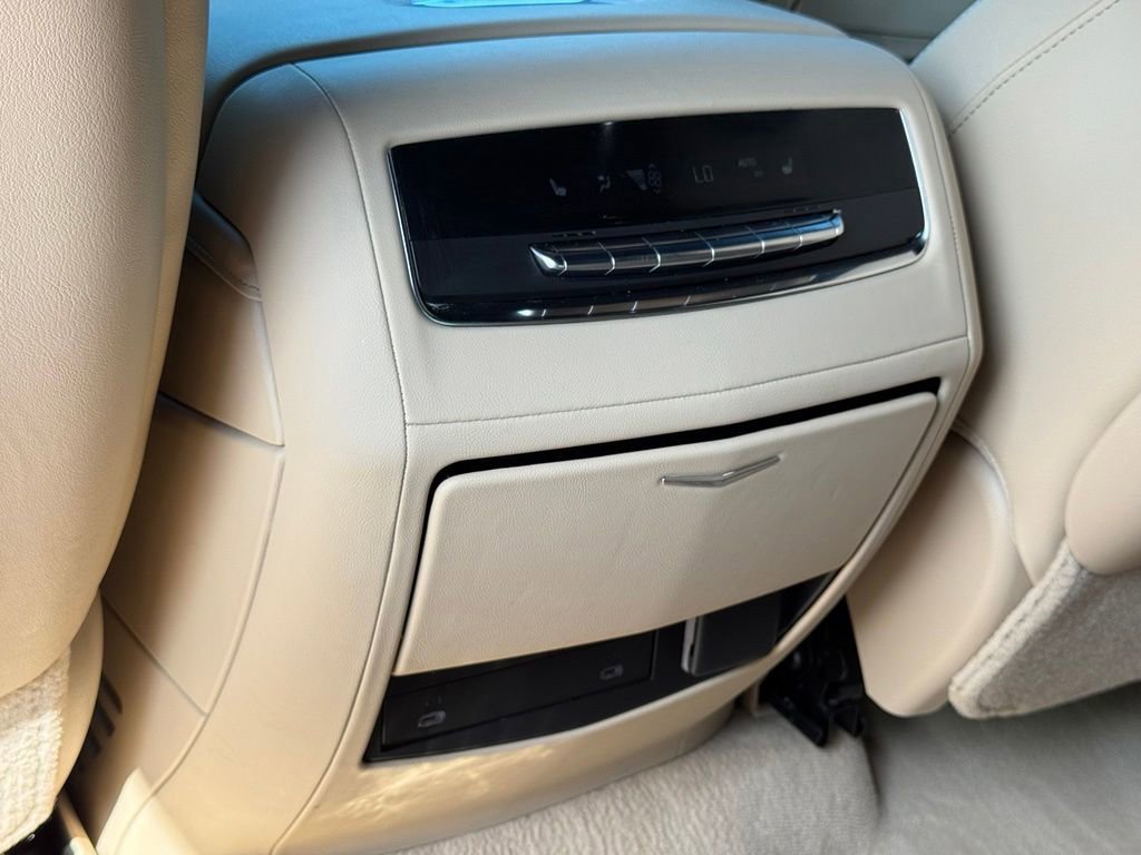 Used 2021 Cadillac Escalade Premium Luxury AWD/4WD image 34