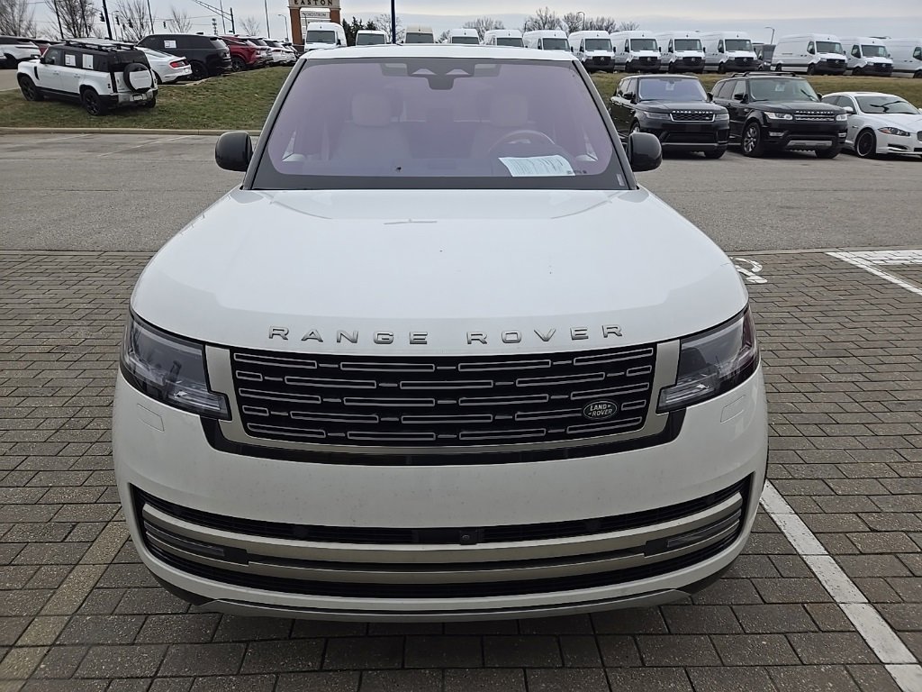 Used 2023 Land Rover Range Rover SE image 2