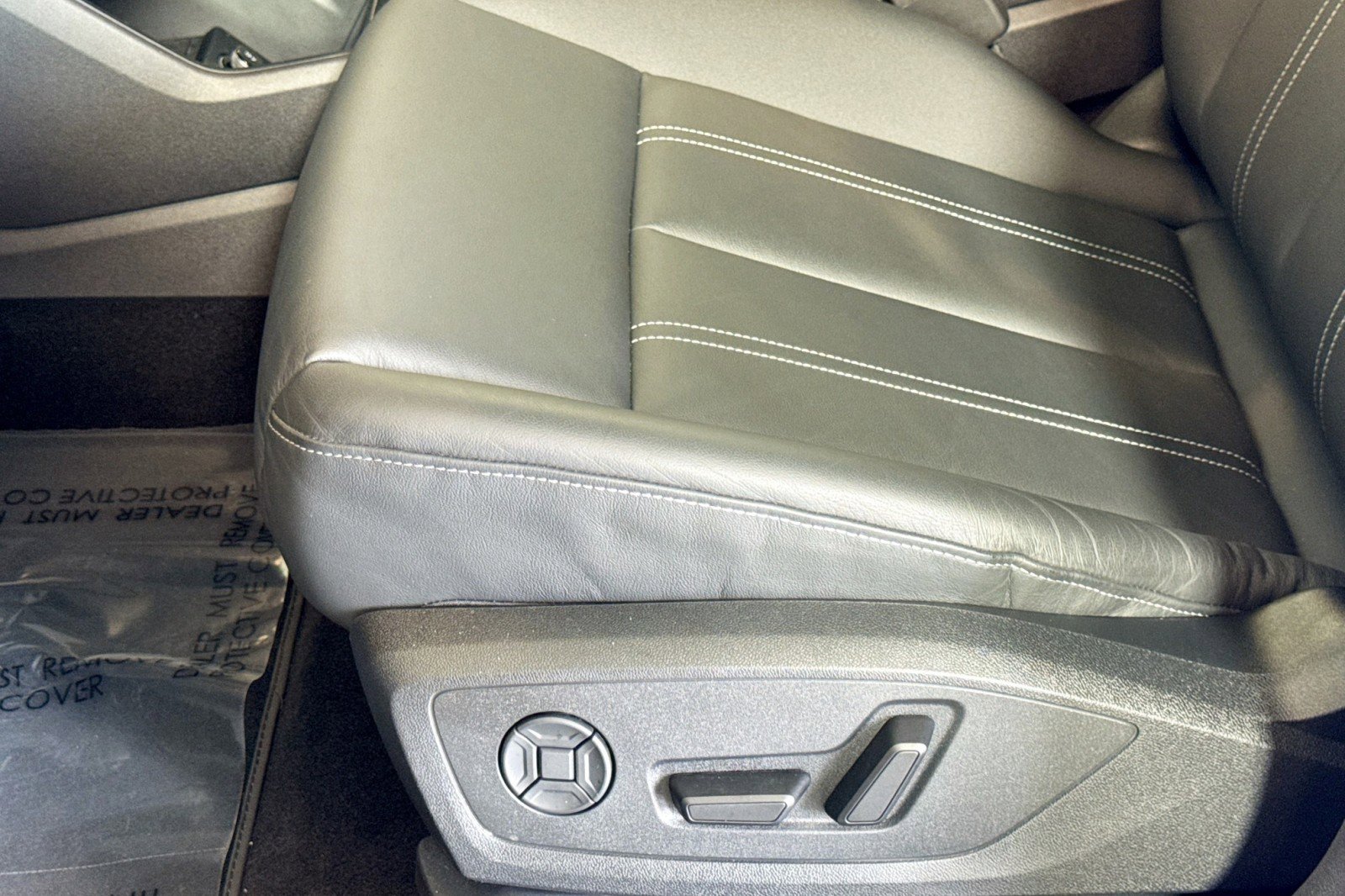 Used 2024 Audi Q4 e-tron Premium Plus image 17