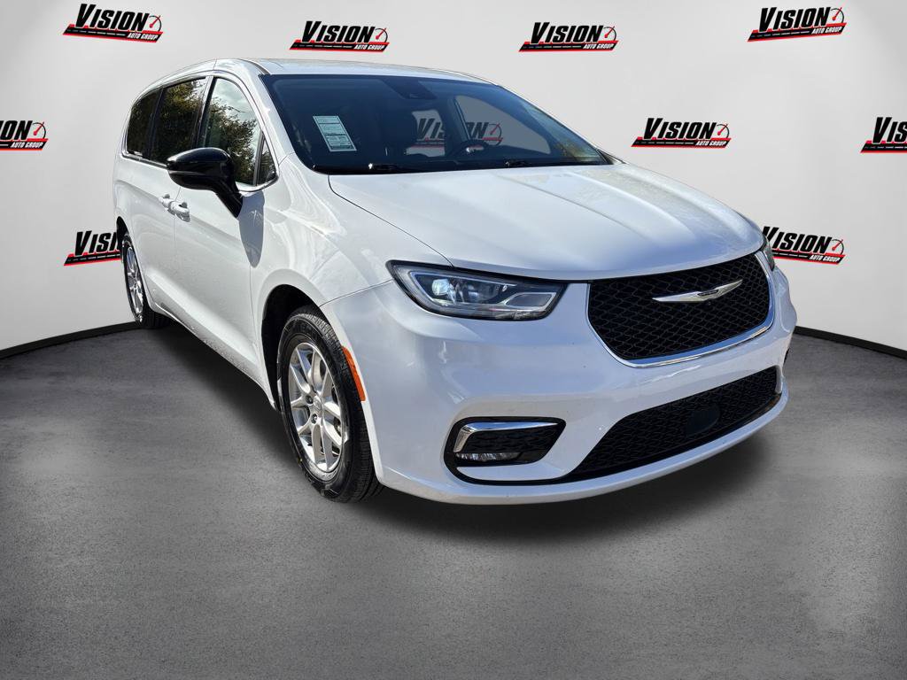 Used 2024 Chrysler Pacifica Touring-L FWD image 3