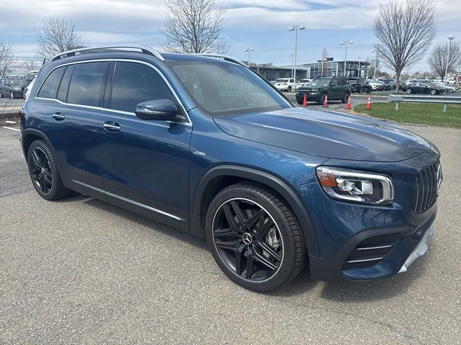 Used 2023 Mercedes-Benz GLB 35 AMG 4MATIC image 4