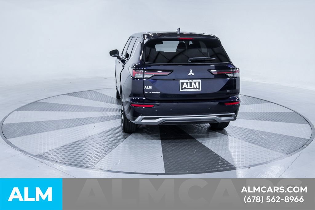 Used 2025 Mitsubishi Outlander SE image 9