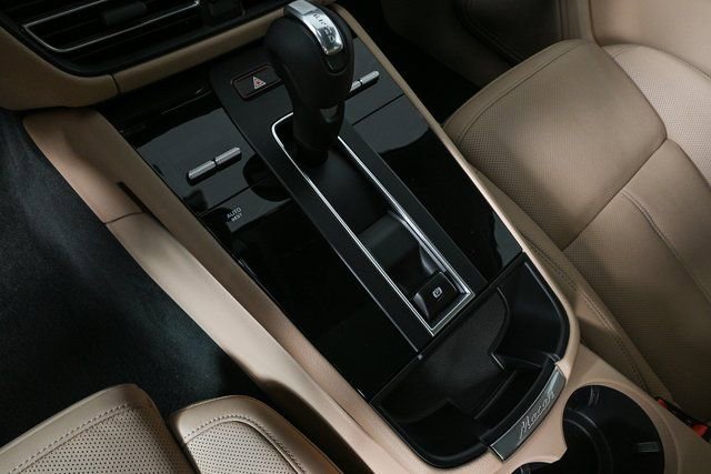 Used 2025 Porsche Macan image 17